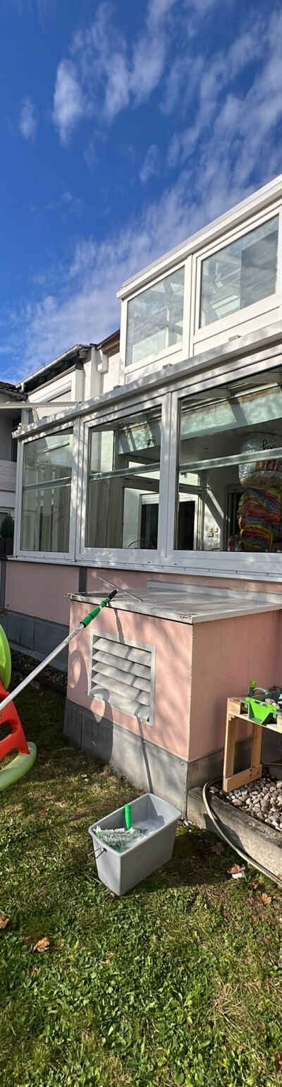 Glasreinigung Saubere Fenster nach einer Fensterreinigung von Elitex