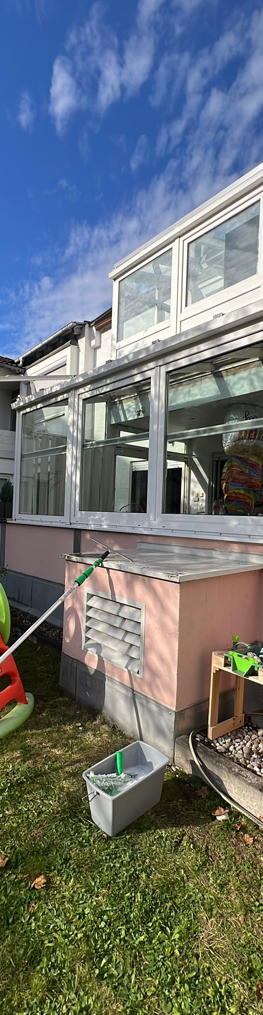 Glasreinigung Saubere Fenster nach einer Fensterreinigung von Elitex